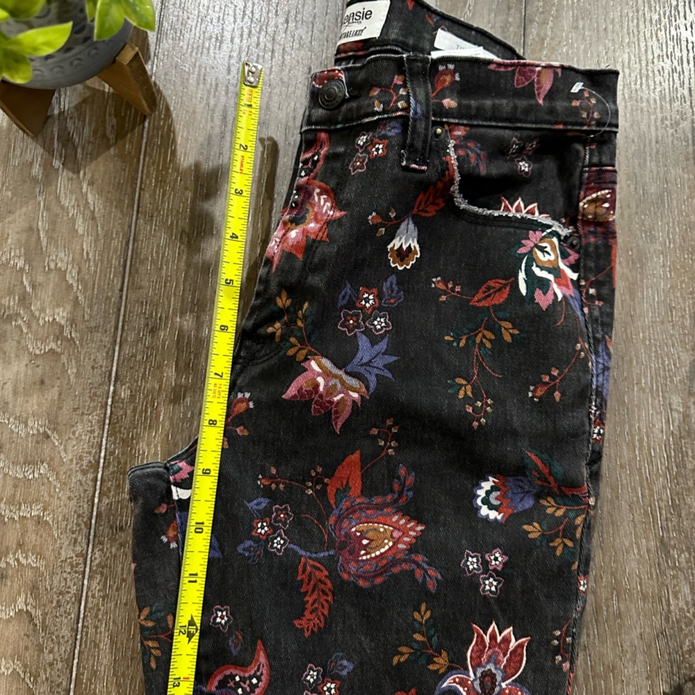 Kensie Vintage Luxe Jeans - Picture 12 of 13